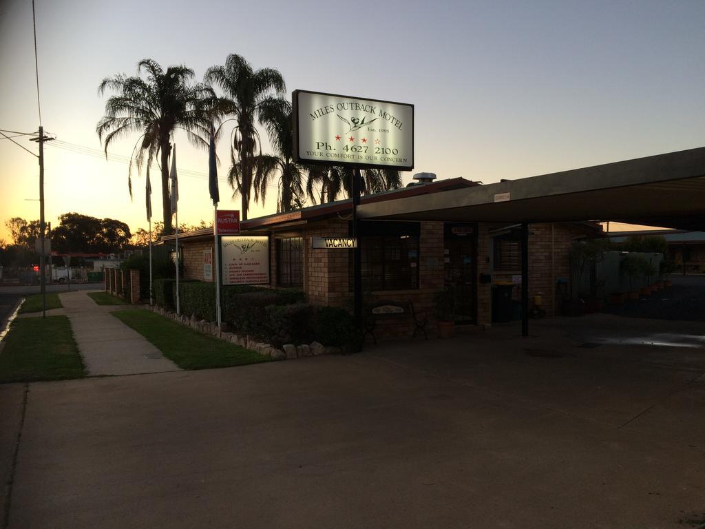 Miles Outback Motel Exterior photo