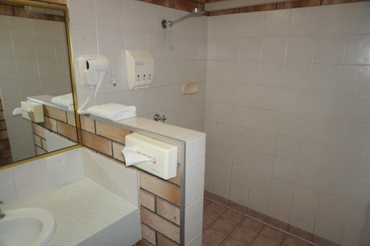 Miles Outback Motel Room photo